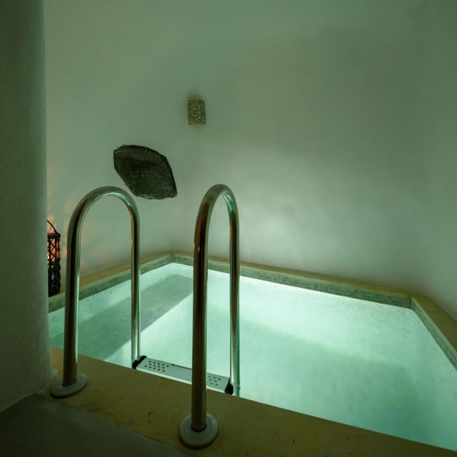 White Dream Suites Fira  Luaran gambar